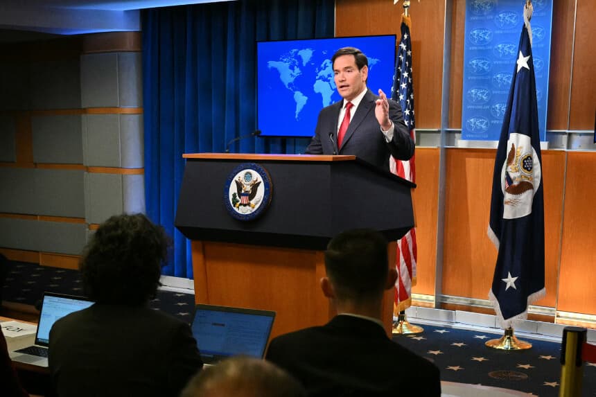 El secretario de Estado de EE. UU., Marco Rubio, habla durante una rueda de prensa de fin de año en la sala de prensa del Departamento de Estado en Washington D. C., el 19 de diciembre de 2025. (Foto de Mandel NGAN / AFP a través de Getty Images)