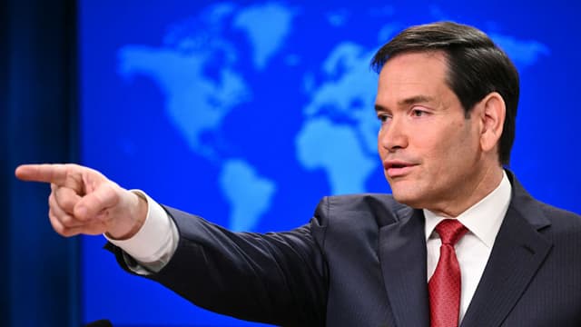 El secretario de Estado de Estados Unidos, Marco Rubio, gesticula mientras habla durante una conferencia de prensa de fin de año en la sala de prensa del Departamento de Estado, en Washington, D.C., el 19 de diciembre de 2025. (Mandel NGAN/AFP vía Getty Images)