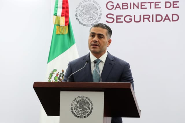 El titular de la Secretaría de Seguridad y Protección Ciudadana, Omar García Harfuch, habla durante una conferencia de prensa este domingo, en Ciudad de México. (EFE/ Mario Guzmán)