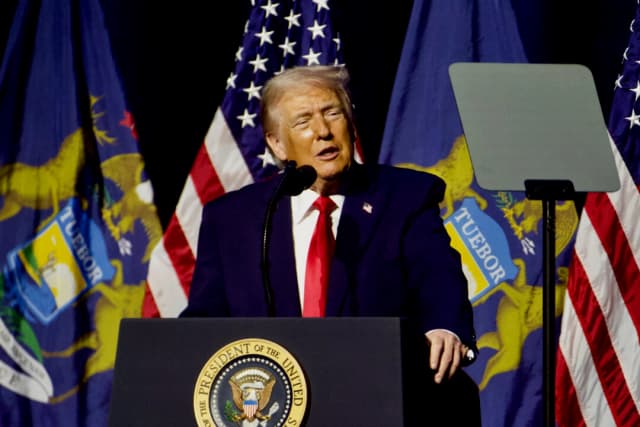 El presidente Donald Trump habla en el Club Económico de Detroit en el MotorCity Hotel and Casino de Detroit, Michigan, el 13 de enero de 2026. (Travis Gillmore/The Epoch Times)