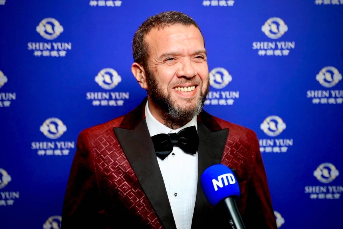 La música de Shen Yun "te transporta a otro elemento", afirma DJ profesional sordo