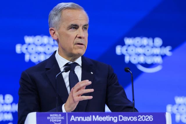 El primer ministro canadiense, Mark Carney, habla durante la reunión anual del Foro Económico Mundial en el Centro de Congresos de Davos, Suiza, el 20 de enero de 2026. (Denis Balibouse/Reuters).