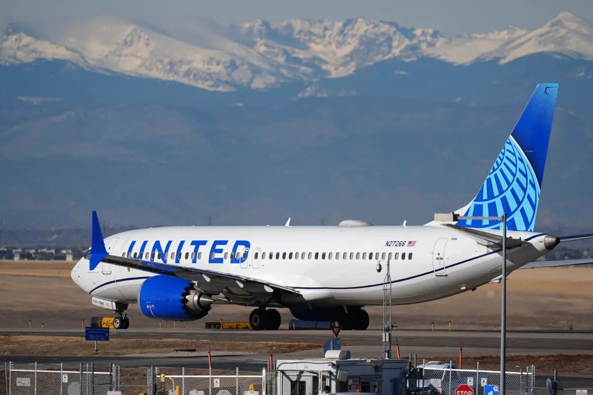 Comisario de UE advierte posibles problemas de suministro a largo plazo de combustible para aviones