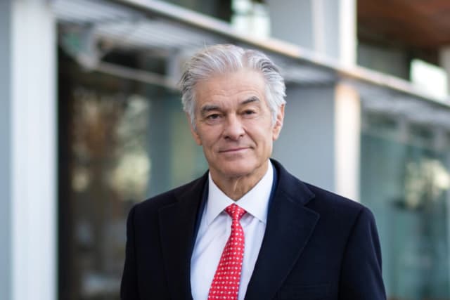 El Dr. Mehmet Oz, administrador de los Centros de Servicios de Medicare y Medicaid, tras una entrevista con «American Thought Leaders» de EpochTV en Washington el 16 de enero de 2026. (Madalina Kilroy/The Epoch Times)