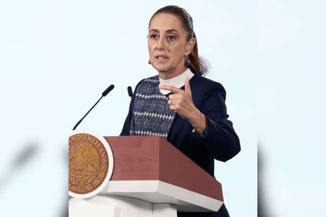 La presidenta de México, Claudia Sheinbaum, habla durante una rueda de prensa este miércoles 28 de enero de 2026, en el Palacio Nacional de Ciudad de México, México. (EFE/ José Méndez)