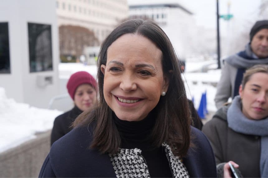 La líder opositora venezolana, María Corina Machado, habla en una rueda de prensa este miércoles, en Washington, EE.UU. (EFE/ Octavio Guzmán)