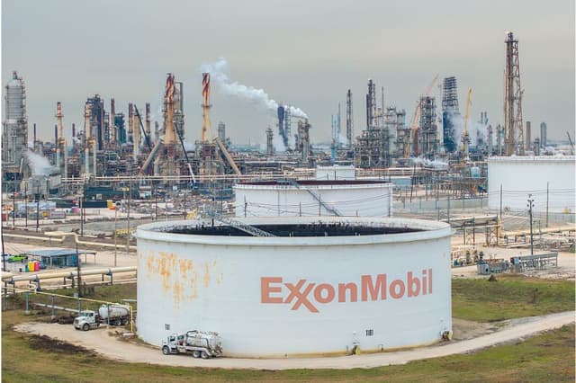 Vista aérea de la refinería Exxon Mobil Baytown el 13 de enero de 2026 en Baytown, Texas. (Brandon Bell/Getty Images)