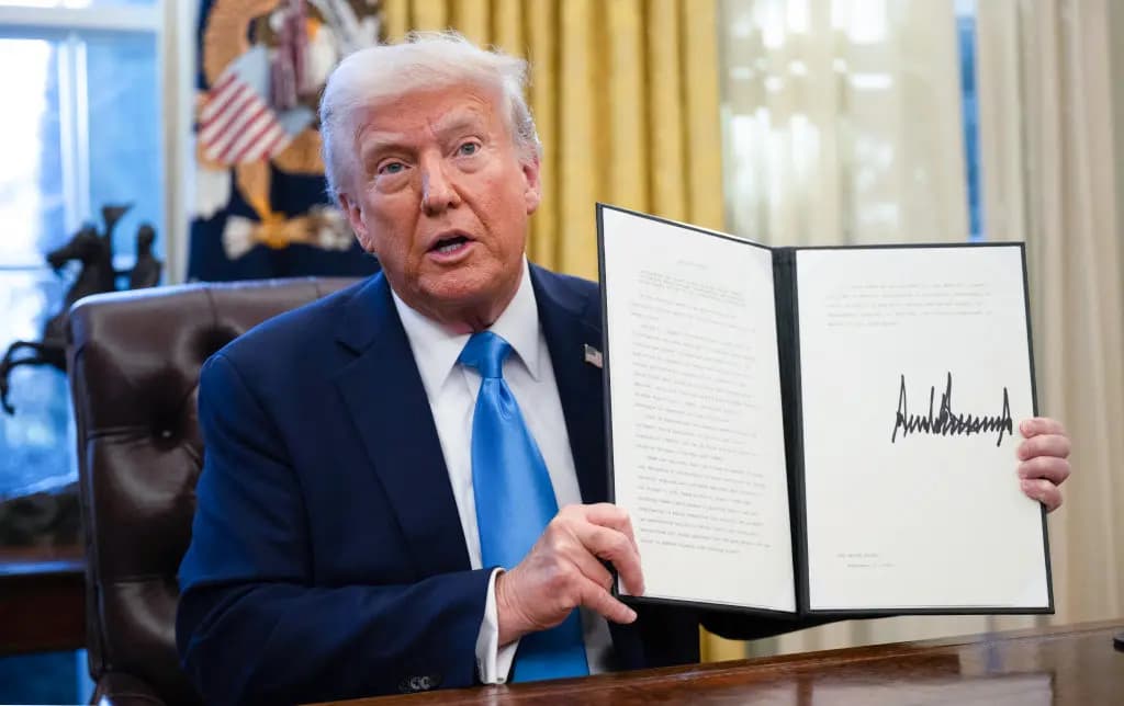 Trump sigue considerando "seriamente" reembolsar USD 2000 por devolución de aranceles