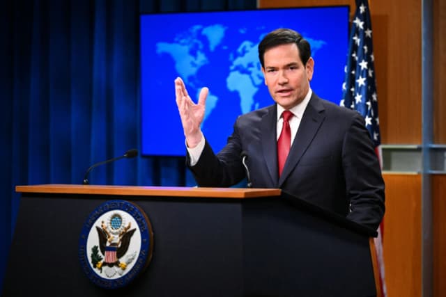 El secretario de Estado Marco Rubio habla durante una rueda de prensa de fin de año en la sala de prensa del Departamento de Estado en Washington el 19 de diciembre de 2025. (Mandel Ngan/AFP a través de Getty Images)