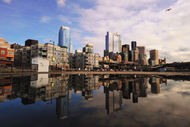 Vista del horizonte de la ciudad de Seattle, en el estado de Washington, el 22 de marzo de 2011. (MARK RALSTON/AFP a través de Getty Images)