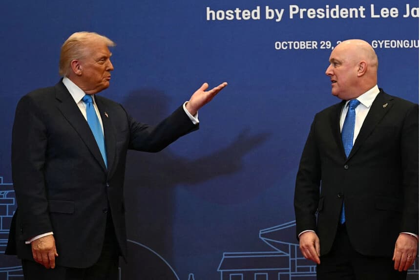 El presidente de Estados Unidos, Donald Trump (izq.), con el primer ministro de Nueva Zelanda, Christopher Luxon (der.) en el Hilton Gyeongju el 29 de octubre de 2025 en Gyeongju, Corea del Sur. (Andrew Harnik/Getty Images)