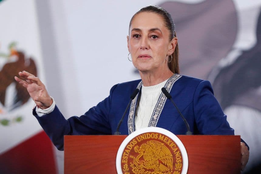 La presidenta de México Claudia Sheinbaum, participa en una rueda de prensa este miércoles en el Palacio Nacional en Ciudad de México, México. EFE/ Isaac Esquivel