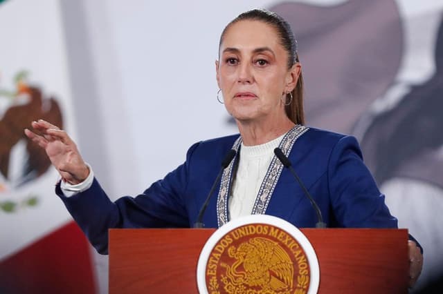 La presidenta de México Claudia Sheinbaum, participa en una rueda de prensa este miércoles en el Palacio Nacional en Ciudad de México, México. EFE/ Isaac Esquivel