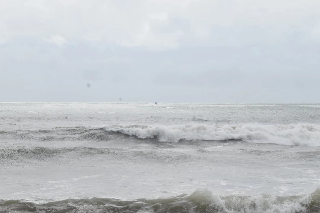 Un héroe adolescente: nadó 4 km para salvar a su familia y atribuye su supervivencia a Dios