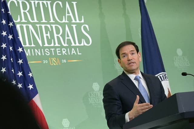 El secretario de Estado de EE. UU., Marco Rubio, habla durante una rueda de prensa en la reunión inaugural de la Conferencia Ministerial sobre Minerales Críticos, celebrada en el Departamento de Estado en Washington D. C. el 4 de febrero de 2026. (Foto de Oliver Contreras / AFP a través de Getty Images).