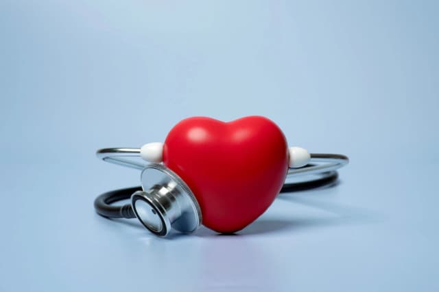 Todos necesitamos ser auditores de facturas médicas a tiempo parcial. (19 STUDIO/Shutterstock)