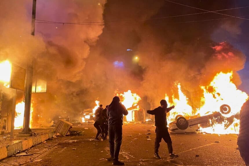 Irán detiene a disidentes tras las protestas