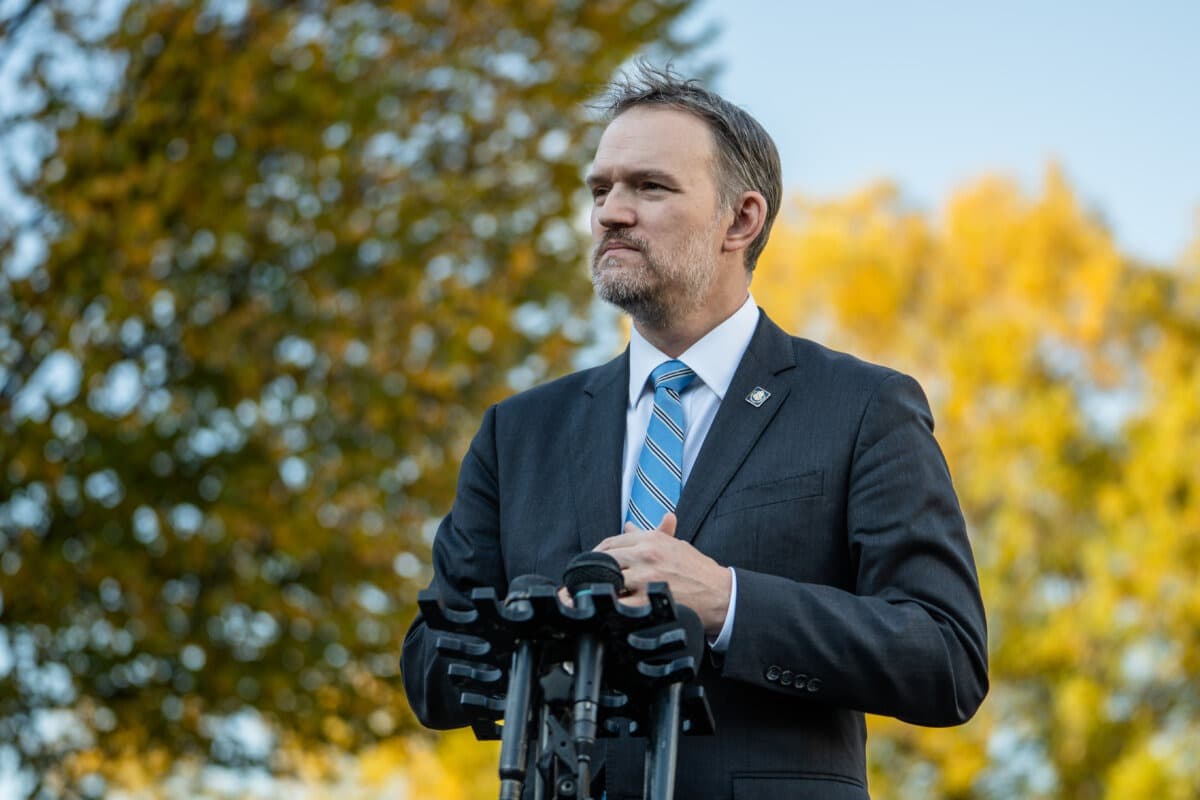 El representante comercial de Estados Unidos, Jamieson Greer, habla con los periodistas en la Casa Blanca el 30 de octubre de 2025. (Madalina Kilroy/The Epoch Times).