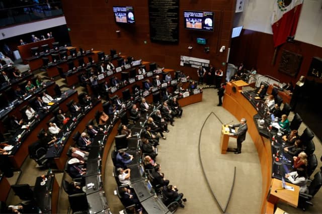 El Senado lleva a cabo la ceremonia de toma de posesión de los primeros jueces elegidos por voto popular en el Senado de la República, en Ciudad de México, el 1 de septiembre de 2025. (RODRIGO OROPEZA/AFP vía Getty Images)