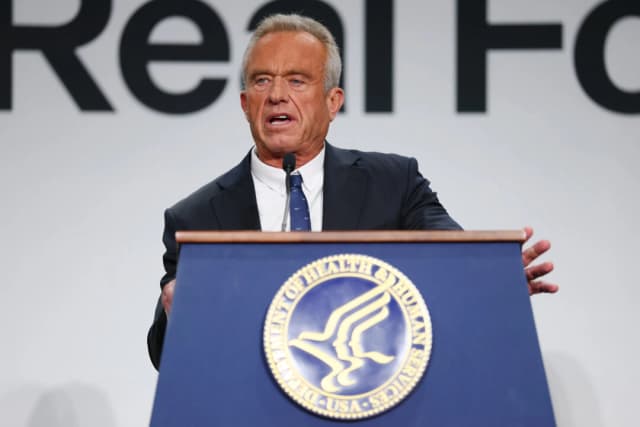 El secretario de Salud, Robert F. Kennedy Jr., habla en Washington el 11 de febrero de 2026. (Michael M. Santiago/Getty Images)