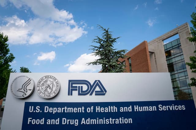 Un letrero de la Administración de Alimentos y Medicamentos (FDA) se ve fuera de la sede central el 20 de julio de 2020 en White Oak, Maryland. (Sarah Silbiger/Getty Images)