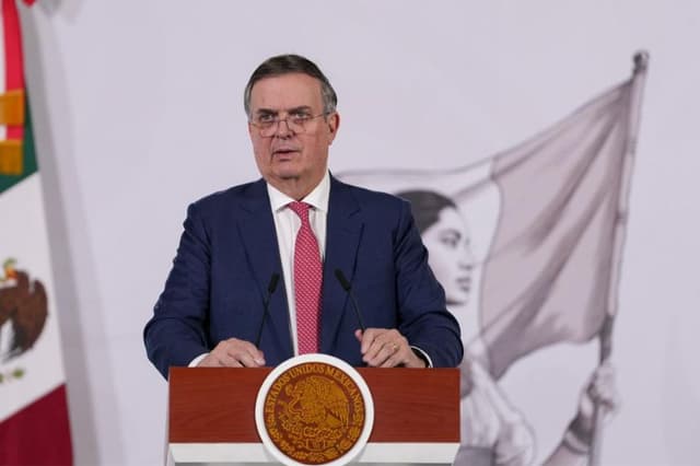 El secretario de Economía, Marcelo Ebrard habla durante una conferencia matutina de este 12 de febrero, en Ciudad de México, México. (Crédito: Secretaría de Economía)