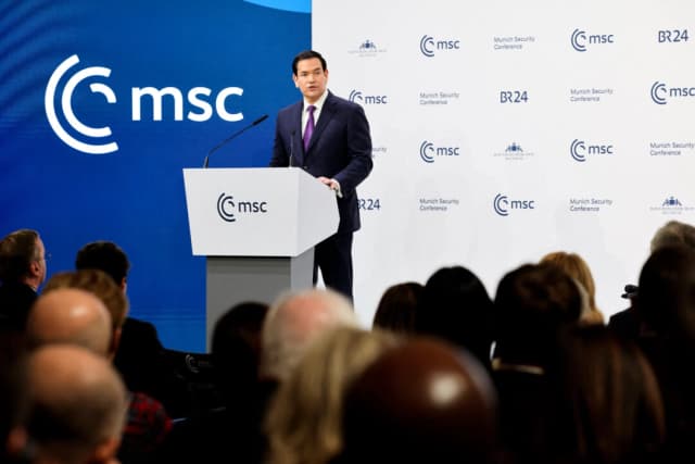 El secretario de Estado Marco Rubio habla durante la 62.ª Conferencia de Seguridad de Múnich (MSC), celebrada en Múnich, Alemania, el 14 de febrero de 2026. (Alexandra Beier / POOL / AFP vía Getty Images)L