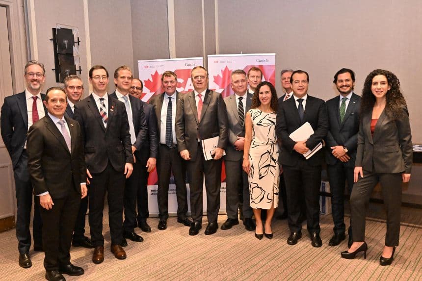 El secretario de Economía Marcelo Ebrard (Centro) en reunión con empresarios canadienses, el 16 de febrero de 2026. (Crédito: Secretaría de Economía)