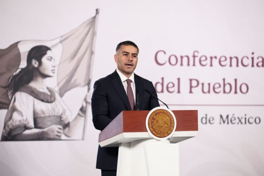 El secretario de Seguridad y Protección Ciudadana, Omar García Harfuch, habla en una rueda de prensa este lunes en Palacio Nacional de la Ciudad de México, México. (EFE/José Méndez)