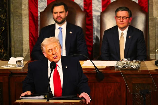 El presidente de Estados Unidos, Donald Trump, pronuncia el discurso sobre el estado de la Unión en la Cámara de Representantes del Capitolio de Estados Unidos, en Washington D. C., el 24 de febrero de 2026. (ANDREW CABALLERO-REYNOLDS / AFP a través de Getty Images)