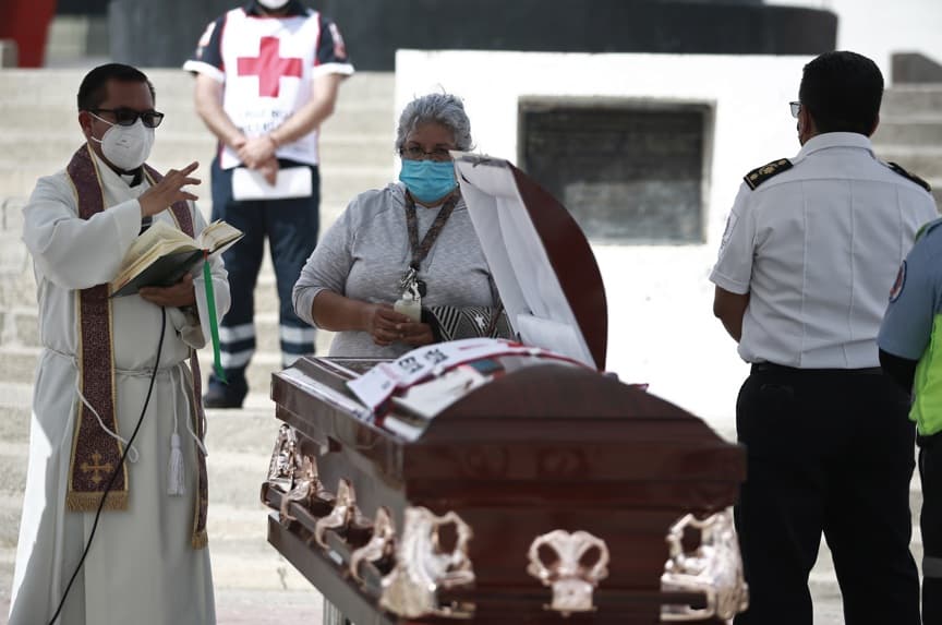 Muertes en México bajan 6 % en 2025, pero superan nivel prepandemia