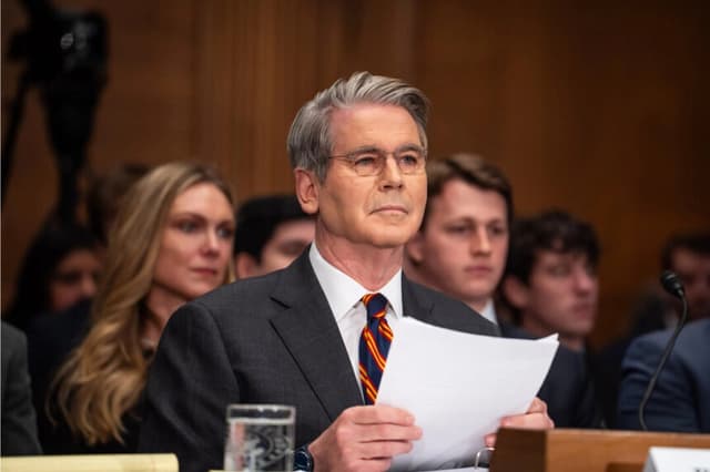 El secretario del Tesoro, Scott Bessent, testifica ante el Comité Senatorial de Banca, Vivienda y Asuntos Urbanos en el Capitolio en Washington el 5 de febrero de 2026. ( Madalina Kilroy/The Epoch Times)