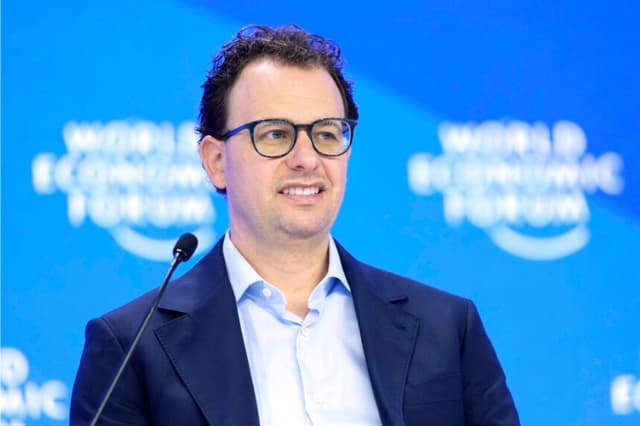 Dario Amodei, director ejecutivo y cofundador de Anthropic, asiste a la reunión anual del Foro Económico Mundial en Davos, Suiza, el 23 de enero de 2025. (Markus Schreiber/AP Photo)