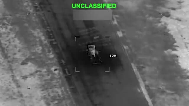 El humo se eleva tras una explosión, luego de que el ministro de Defensa israelí, Israel Katz, anunciara que Israel había lanzado un ataque preventivo contra Irán, en Teherán, Irán, el 28 de febrero de 2026, en esta captura de pantalla tomada de un vídeo. (Agencia de Noticias de Asia Occidental/Handout vía Reuters)