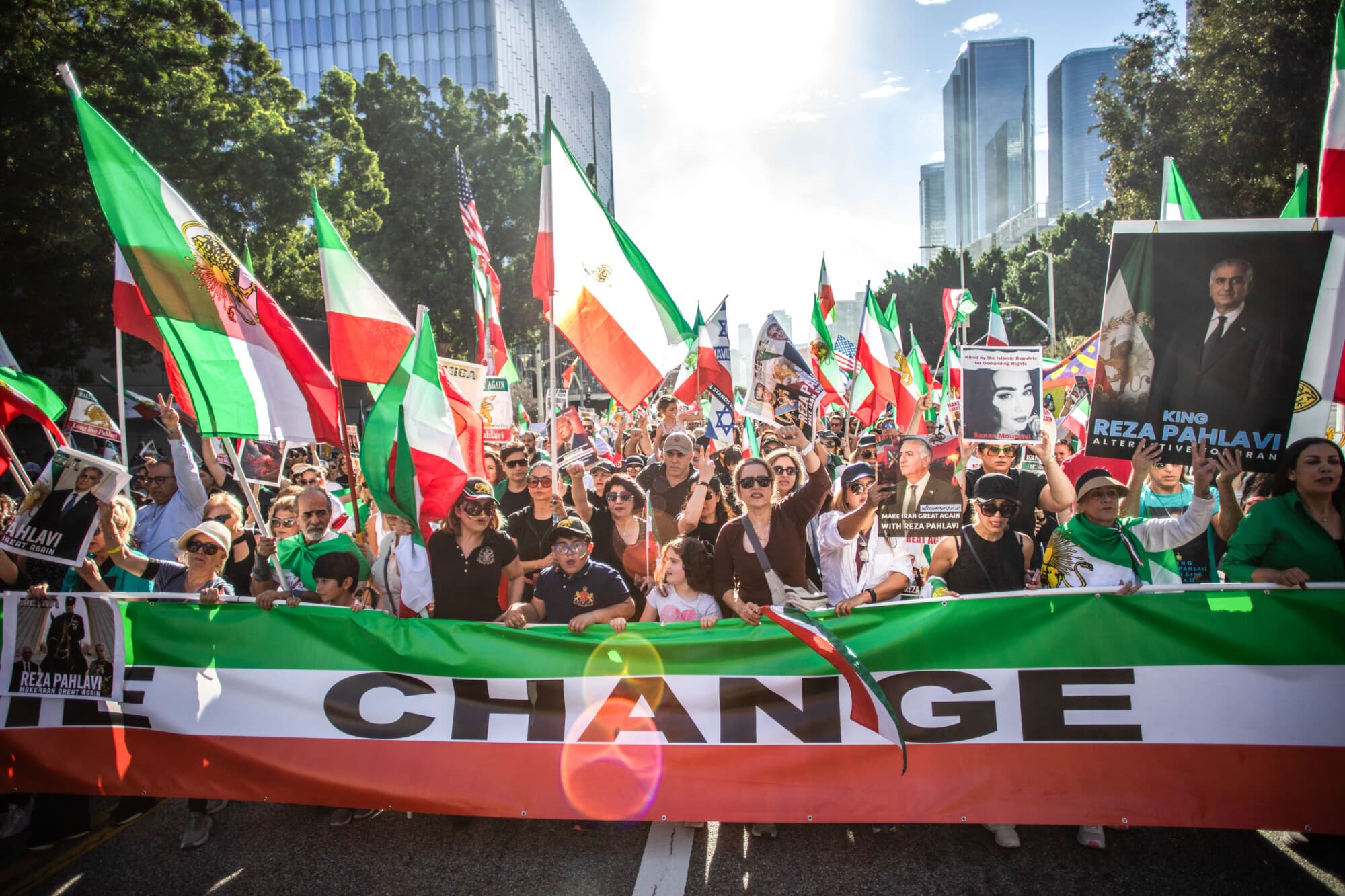 Ataques contra Irán ofrecen esperanza de cambio: analistas