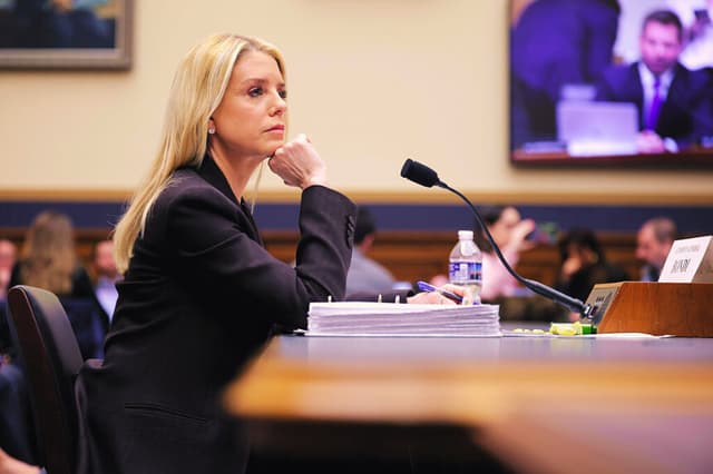 La fiscal general de Estados Unidos, Pam Bondi, testifica ante el Comité Judicial de la Cámara de Representantes en el edificio Rayburn House Office Building el 11 de febrero de 2026 en Washington, D.C.