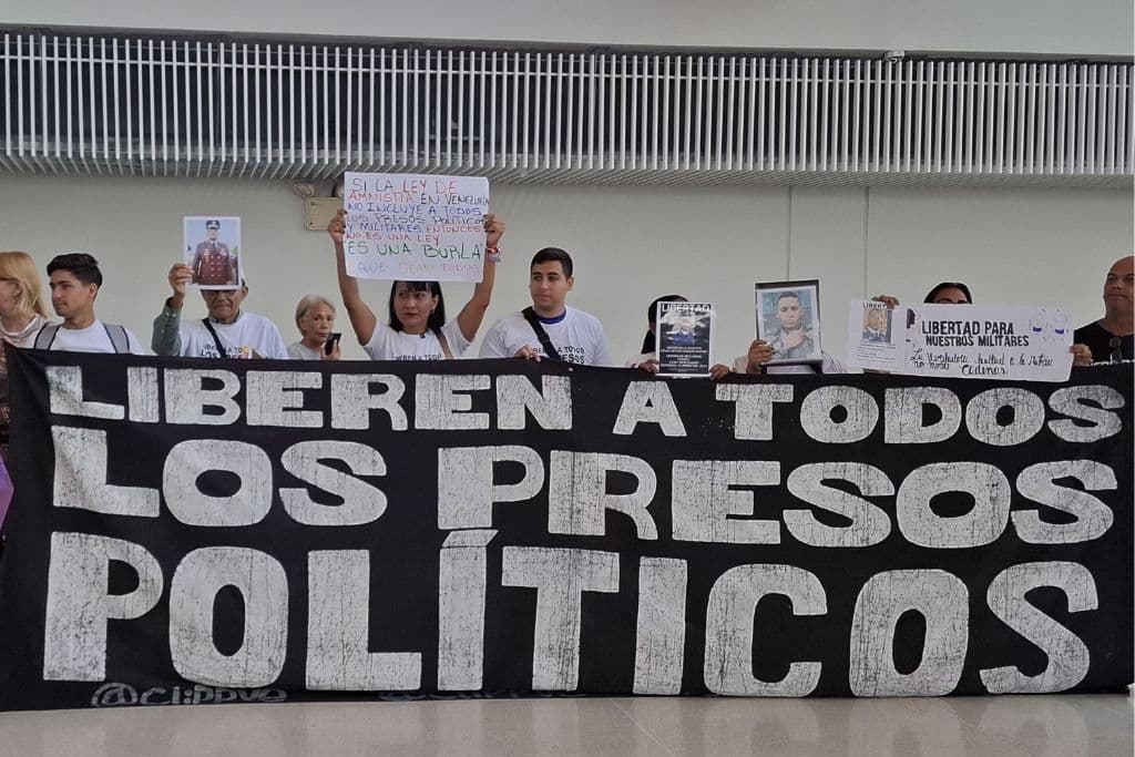 Familiares de presos políticos venezolanos excluidos de la amnistía claman por su liberación