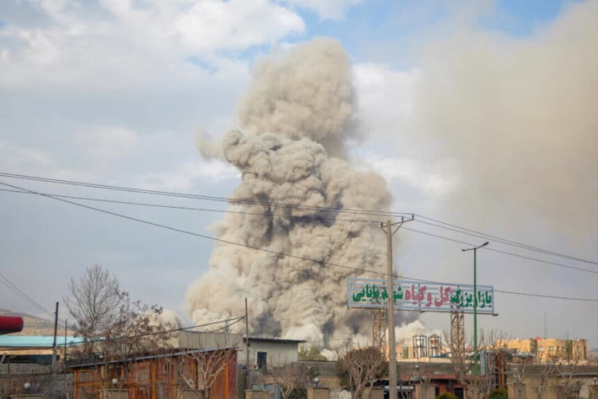 Países del mundo evacuan a sus ciudadanos de Oriente Medio mientras la guerra llega al cuarto día