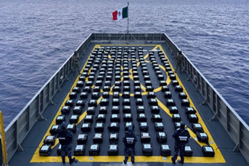 Agentes de la Secretaría de Marina de México encabezaron un operativo que concluyó con la incautación al sur de las costas de Acapulco, en el estado de Guerrero, de dos toneladas de presunta cocaína. (Cortesía: Secretaría de Seguridad Ciudadana del gobierno de México)