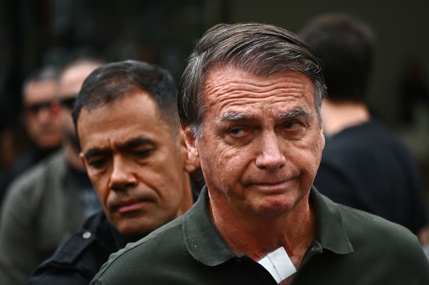 Bolsonaro es trasladado a un hospital tras sentirse mal en la cárcel