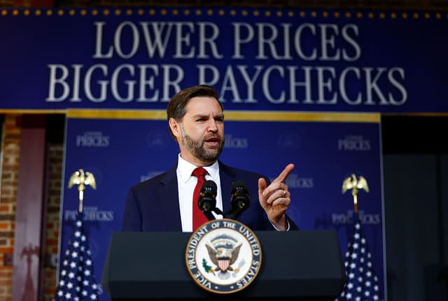 El vicepresidente de EE. UU., JD Vance, habla en The Power House el 13 de marzo de 2026 en Rocky Mount, Carolina del Norte. Vance viajó a Carolina del Norte para pronunciar unas palabras sobre la agenda económica de la administración Trump. (Foto de Kent Nishimura/Getty Images)