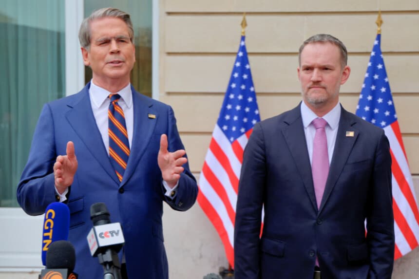 Bessent dice que la guerra con Irán podría retrasar la visita de Trump a China