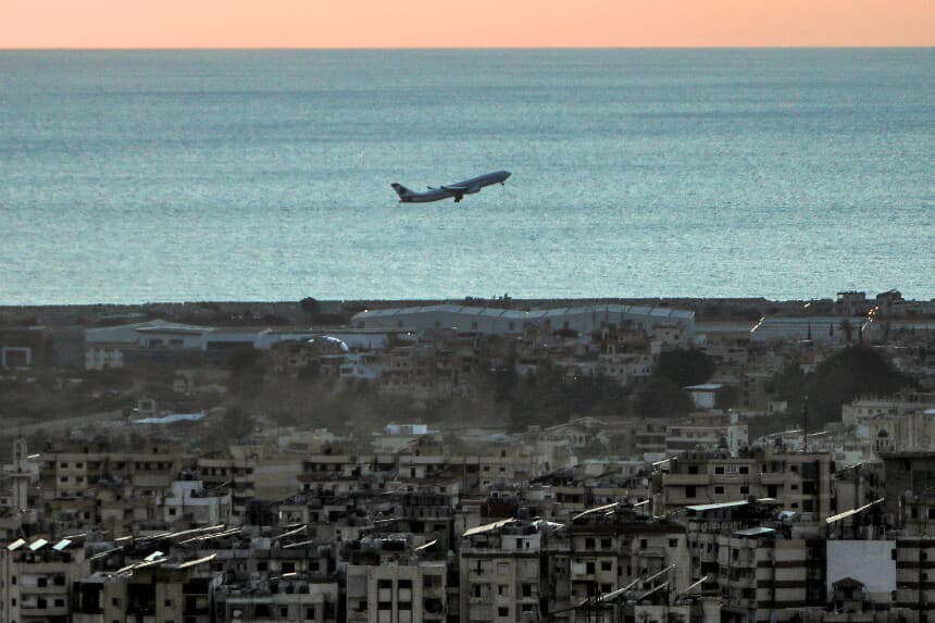 Israel lanza nuevos ataques contra Teherán y Beirut mientras Irán continúa asaltos a países del Golfo