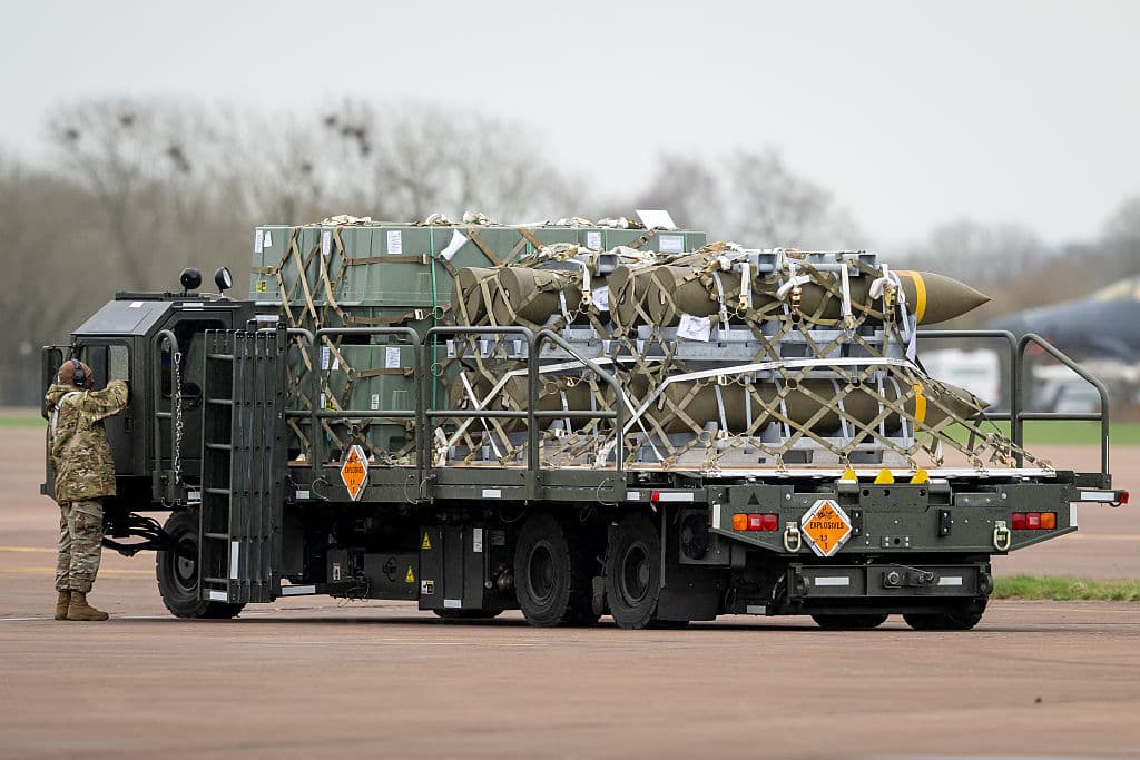 Reino Unido autoriza a EE. UU. utilizar bases británicas para atacar instalaciones iraníes