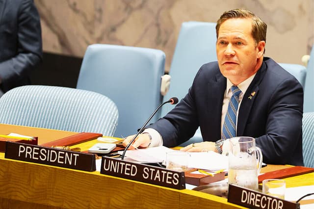 Mike Waltz, embajador de Estados Unidos ante la ONU y presidente del Consejo de Seguridad durante el mes de marzo, interviene durante una sesión del Consejo de Seguridad de las Naciones Unidas sobre la situación en Medio Oriente, celebrada en la sede de las Naciones Unidas el 11 de marzo de 2026 en la ciudad de Nueva York. (Michael M. Santiago/Getty Images)