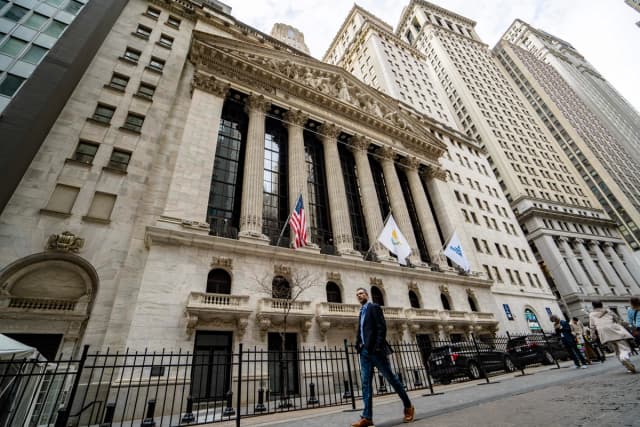 La Bolsa de Nueva York en la ciudad de Nueva York el 4 de abril de 2025. (Samira Bouaou/The Epoch Times)