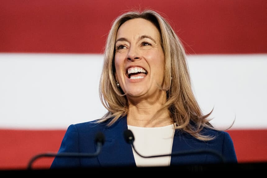 Gobernadora de Nueva Jersey, Mikie Sherrill, firma leyes que limitan cooperación estatal en inmigración