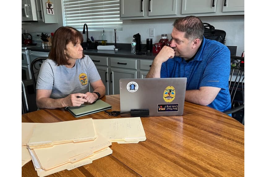 Policías jubilados de Arizona ayudan a los equipos de primera intervención ante lo inexplicable