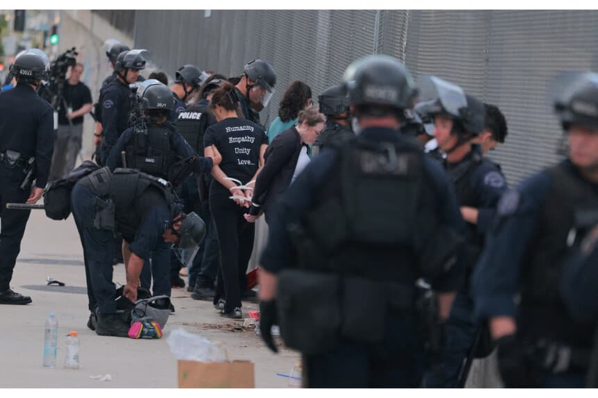 Policía de LA detiene a decenas después de que manifestación "No Kings" se convirtiera en disturbios