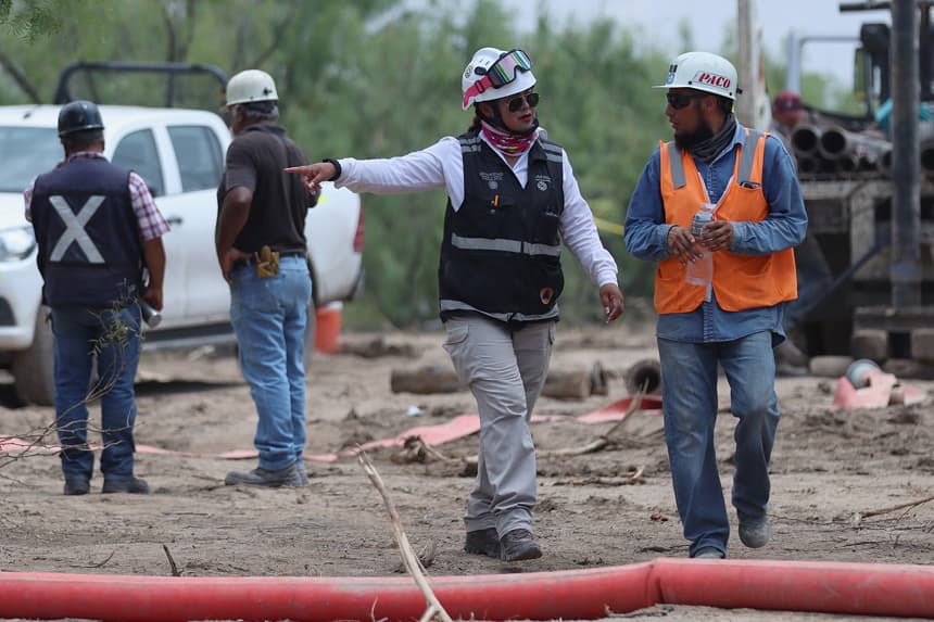 Autoridades mexicanas rescataron con vida a uno de los cuatro mineros que quedaron atrapados tras un derrumbe en la mina Santa Fe, en el estado de Sinaloa, desde el 25 de marzo, mientras continúan las labores de rescate en la zona. Imagen de archivo. (EFE/ Antonio Ojeda)